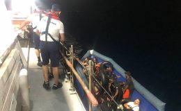 İzmir’de geri itilen 24 düzensiz göçmen kurtarıldı
