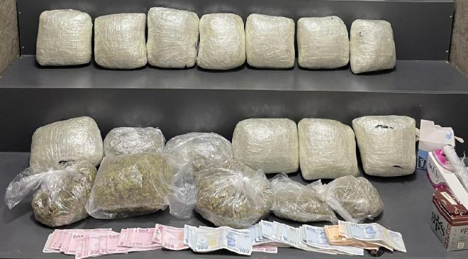 İzmir’de uyuşturucu operasyonunda 4 şüpheli tutuklandı
