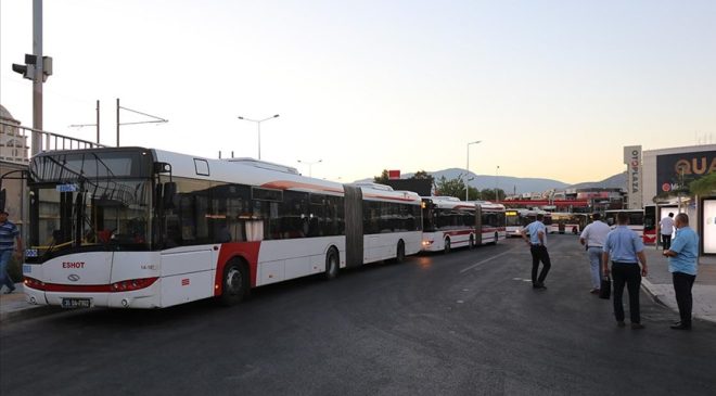 İzmir’de metro ve tramvay çalışanları greve gitti