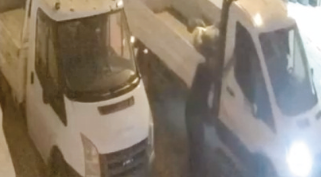 Buca’da korkunç anlar: Kamyonetteki kuzenine kurşun yağdırdı!