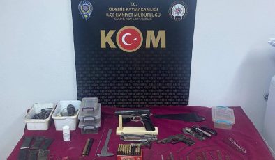 İzmir’de kurusıkı tabancaların namlularını açıp satan şüpheli yakalandı