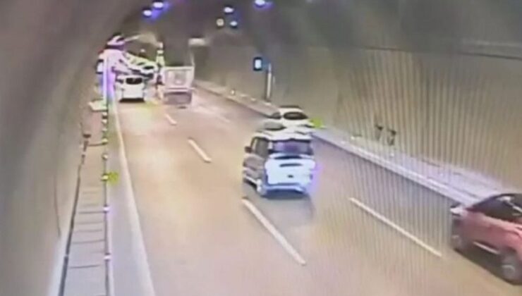 İzmir Çevre Yolu Bayraklı Tünelleri’nde Kamyonun Damperi İşaret Tabelalarını Düşürdü