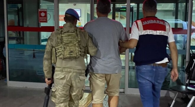 İzmir merkezli FETÖ operasyonunda 9 kişi yakalandı