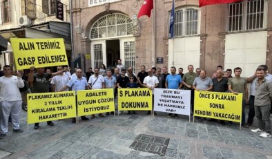 İzmir’de Esnaf, İptal Edilen S Plaka İhalesi Nedeniyle Mağdur Olduklarını İddia Etti