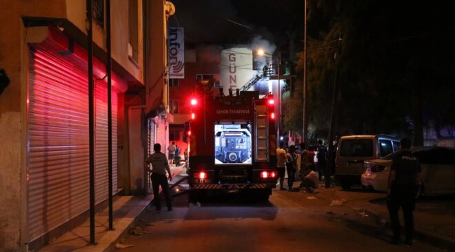 İzmir’deki Ambalaj ve Ayakkabı İmalathanesinde Yangın Çıktı