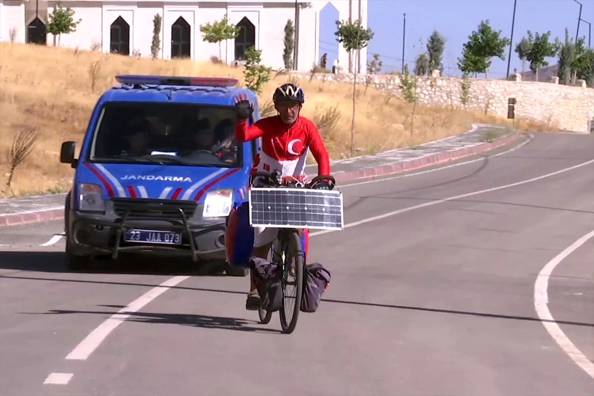 Şehit Fethi Sekin anısına İzmir’den Elazığ’a pedal çevirdi