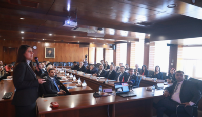 DEÜ Danışma Kurulu Toplantısında İzmir Ekonomisine Yön Veren İş Birlikleri Tartışıldı