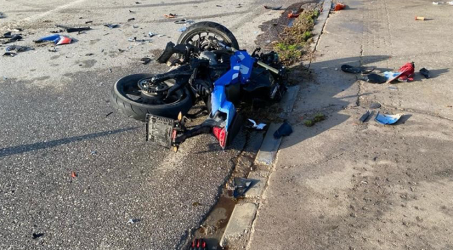 İzmir’de Kamyona Çarpan Motosiklet Sürücüsü Hayatını Kaybetti