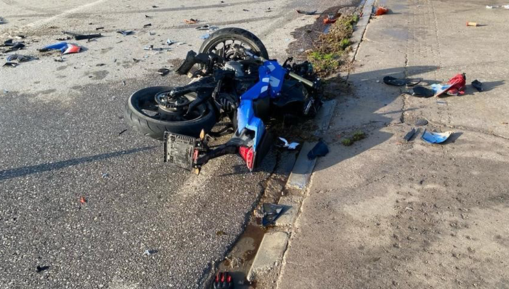 İzmir’de Kamyona Çarpan Motosiklet Sürücüsü Hayatını Kaybetti
