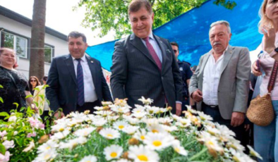 İzmir’in Geleneksel Festivaliyle Bayındır’da Yine Çiçekler Açtı