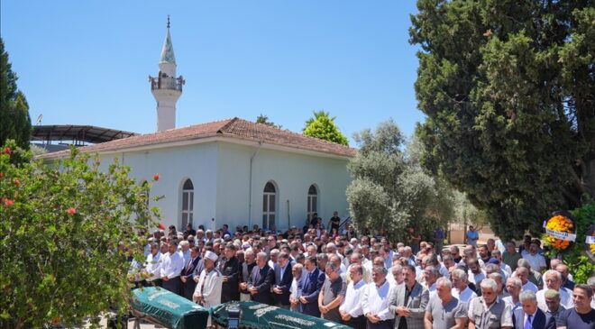 İzmir’deki patlamada hayatını kaybedenler toprağa verildi