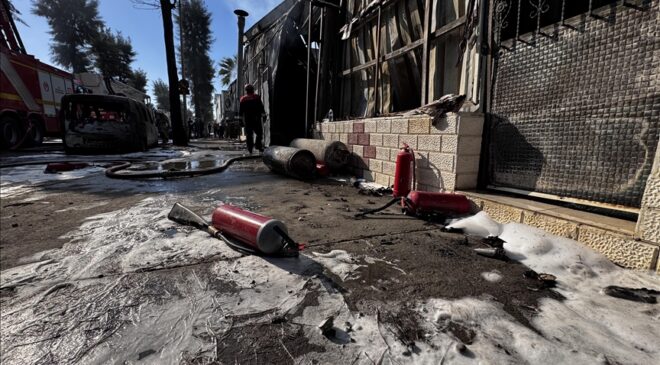 İzmir’de kimya fabrikasında yangın!