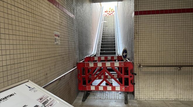 İzmir Metrosu’nda bazı yürüyen merdivenlerin çalışmaması tepkilere neden oluyor