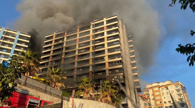 Antalya’da tadilat halindeki otelde yangın