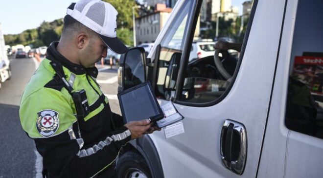 Okul servis araçlarına yönelik denetimlerde 12 bin 928 sürücüye işlem yapıldı