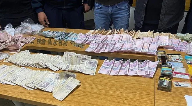 Görme engelli taklidi yapan dilencinin üzerinden 32 bin lira çıktı