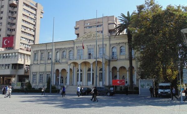 Valilik duyurdu! İzmir’de toplantı, gösteri ve basın açıklaması yasağı 4 gün uzatıldı