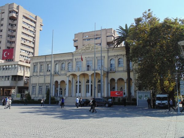 Valilik duyurdu! İzmir’de toplantı, gösteri ve basın açıklaması yasağı 4 gün uzatıldı