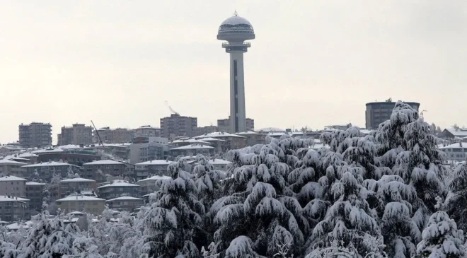 Başkentte yoğun kar etkili oluyor