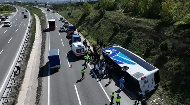 İzmir yolunda feci kaza! Yolcu otobüsü devrildi | Ölü ve yaralılar var