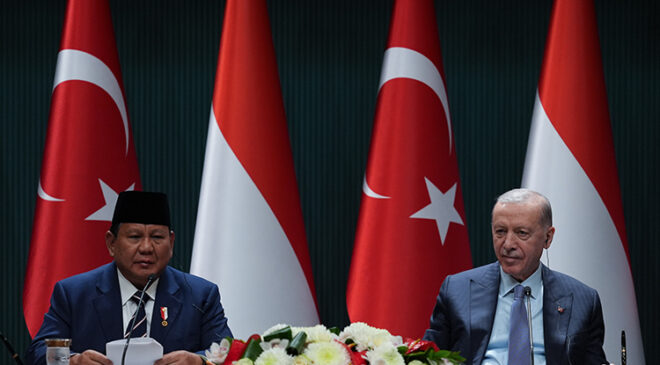 Cumhurbaşkanı Erdoğan: Endonezya ile ticaret hacmini 10 milyar dolara yükseltmek için atılacak adımları değerlendirdik