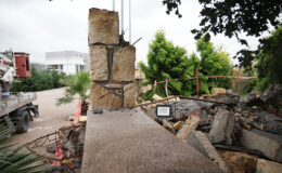 İzmir’de dekoratif beton kemerin yıkılması sonucu hayatını kaybedenlerin sayısı 2’ye yükseldi