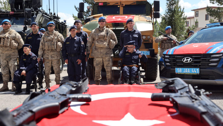 Engelliler bir günlük askerlik sevinci yaşadı