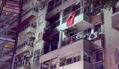 İzmir’de apartman dairesinde meydana gelen patlamada 4 kişi yaralandı