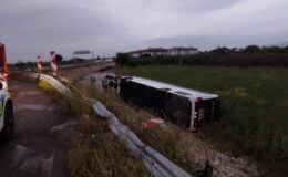 Manisa’da yolcu otobüsü devrildi: 16 yaralı