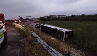Manisa’da yolcu otobüsü devrildi: 16 yaralı
