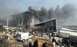 İzmir’deki yangın galericiler sitesinde onlarca aracı küle döndürdü