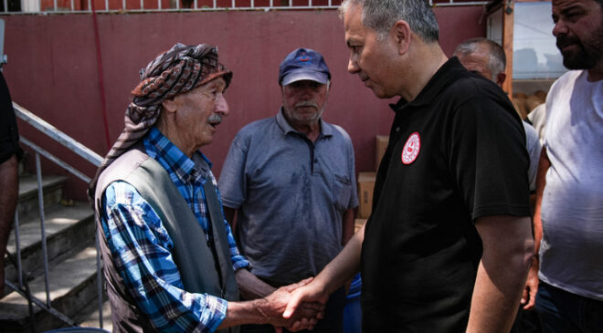 Bakan Yerlikaya, İzmir Ödemiş’te orman yangınından etkilenen mahalleleri ziyaret etti