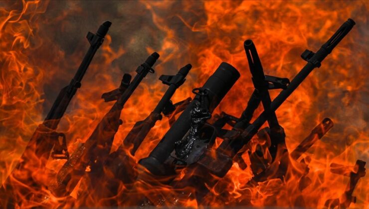 Terör örgütü PKK’dan bir grup silahlarını imha etti
