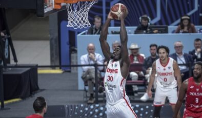 A Milli Basketbol Takımı, Avrupa Şampiyonası’nda 24 yıl sonra yarı finale yükseldi