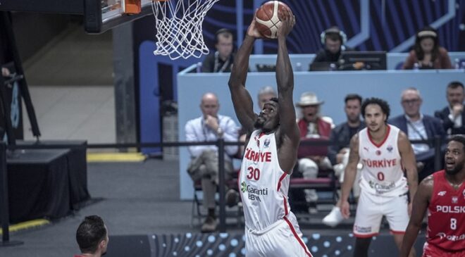 A Milli Basketbol Takımı, Avrupa Şampiyonası’nda 24 yıl sonra yarı finale yükseldi