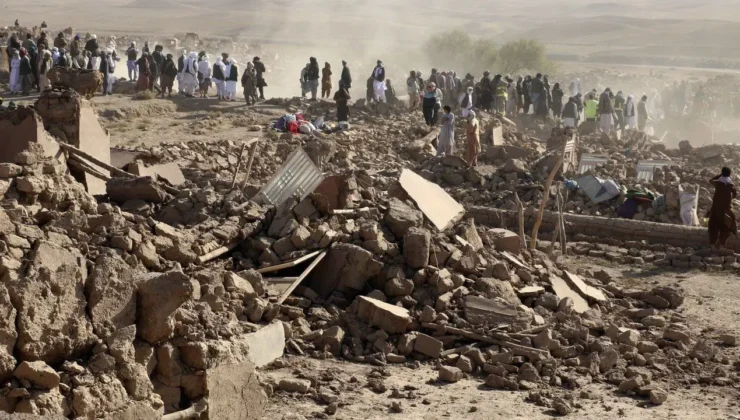 Afganistan’da meydana gelen 6 büyüklüğündeki depremde 800’den fazla kişi yaşamını yitirdi