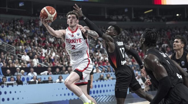 12 Dev Adam, 2025 Avrupa Basketbol Şampiyonası’nda Avrupa ikincisi oldu gümüş madalya elde etti