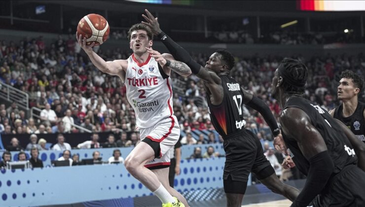 12 Dev Adam, 2025 Avrupa Basketbol Şampiyonası’nda Avrupa ikincisi oldu gümüş madalya elde etti
