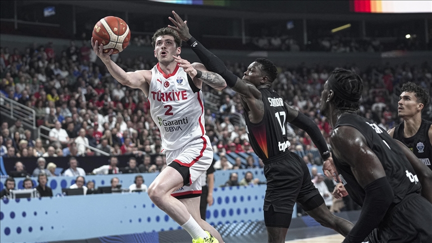 12 Dev Adam, 2025 Avrupa Basketbol Şampiyonası’nda Avrupa ikincisi oldu gümüş madalya elde etti