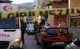 İzmir’de polis merkezine silahlı saldırıda 2 polis şehit oldu, 2’si polis 3 kişi yaralandı