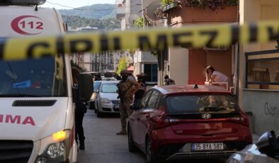 İzmir’de polis merkezine silahlı saldırıda 2 polis şehit oldu, 2’si polis 3 kişi yaralandı