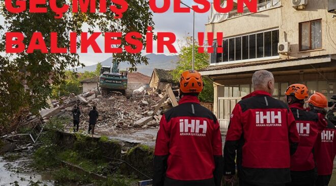 Balıkesir Sındırgı merkezli depremde yıkılan binaların enkazı kaldırılıyor