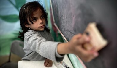 UNRWA: Gazze’de yaklaşık 300 bin öğrenci iki yıl aradan sonra eğitime yeniden başlıyor