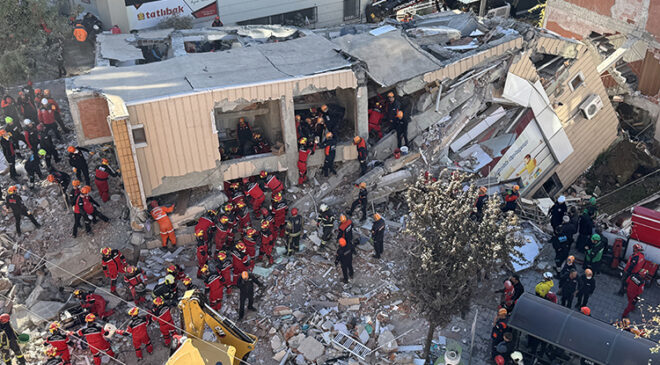 Kocaeli’de 7 katlı bina çöktü