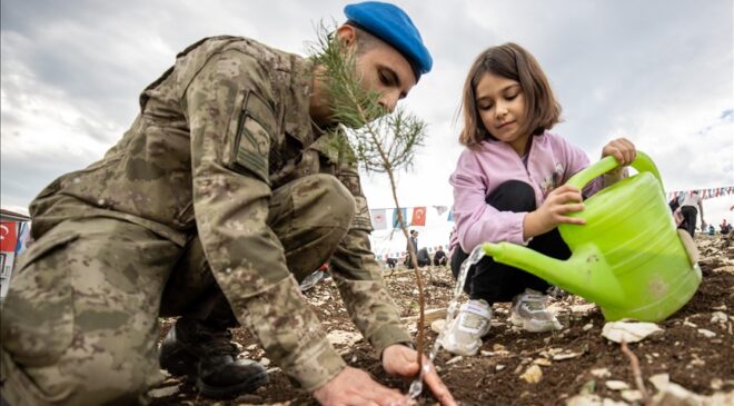 “Milli Ağaçlandırma Günü”nde fidanlar toprakla buluşturuldu