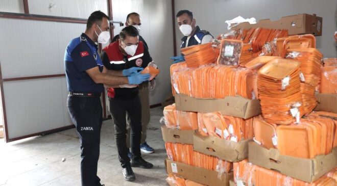 Antalya’da 25 ton son kullanma tarihi geçmiş tavuk ele geçirildi