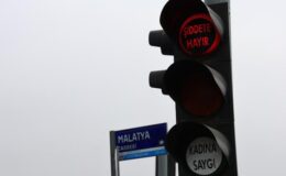 Elazığ’da trafik ışıklarında ‘şiddete hayır’ mesajı