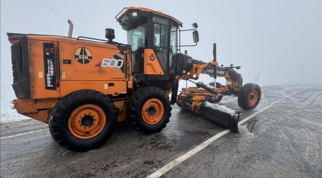 Ulaştırma ekiplerinin karla mücadele mesaisi başladı