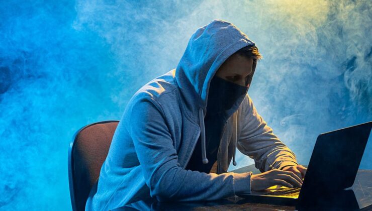 Sosyal medyada hakaret ve tehdit içerikli paylaşım yapan 4 şüpheli tutuklandı