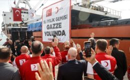 Türk Kızılayın Gazze için hazırladığı 18. “İyilik Gemisi” Mersin Limanı’ndan uğurlandı